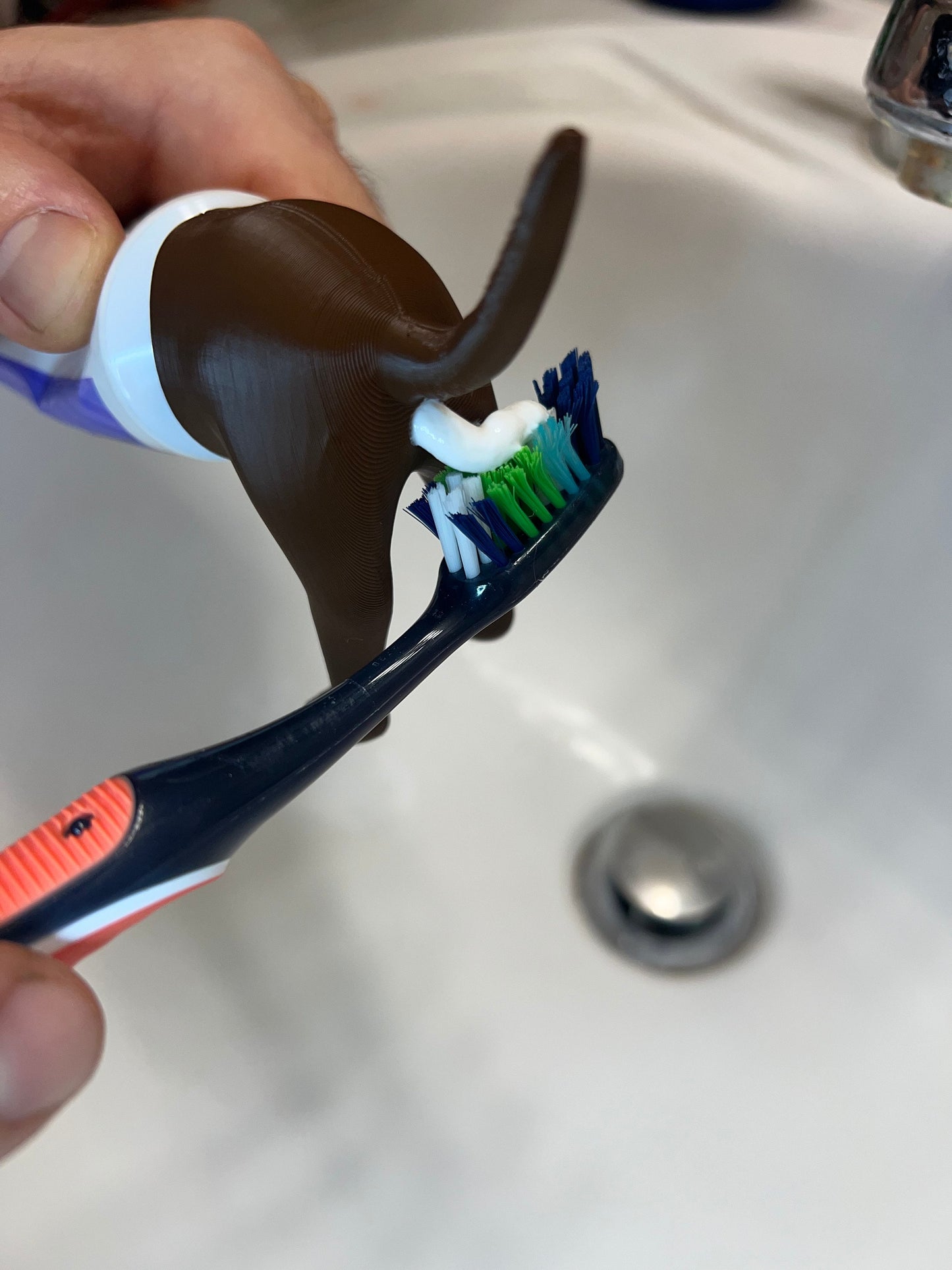 Pooping Toothpaste Screw Topper